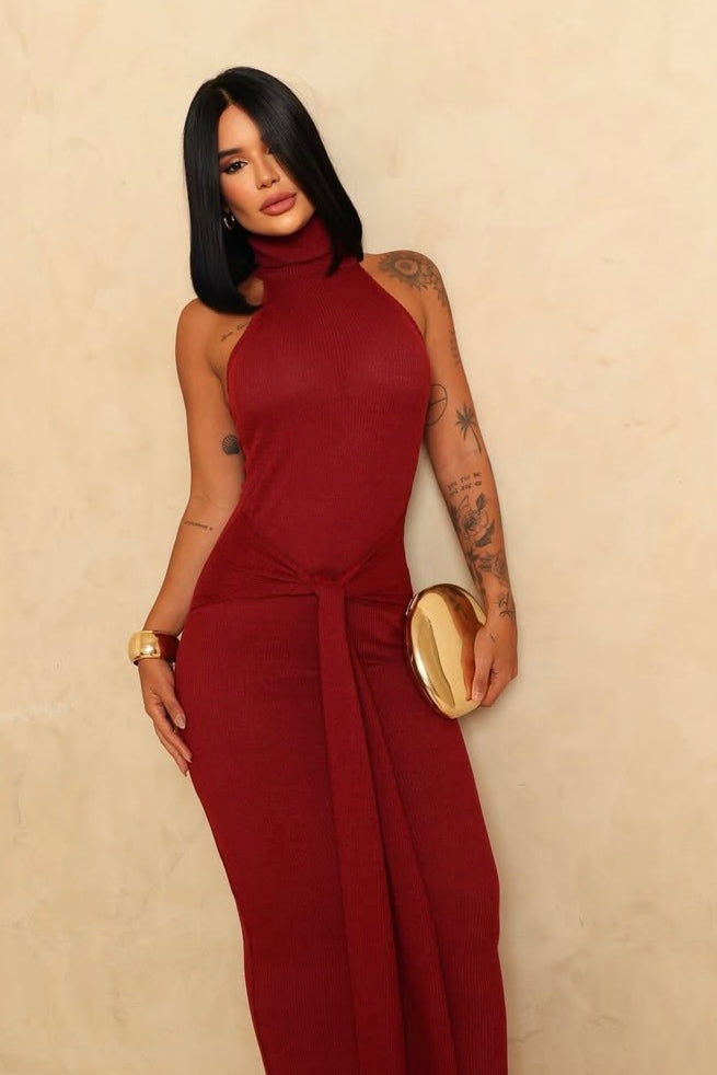 Vestido Gola Alta com Amarração – Tecido Canelado Marsala
