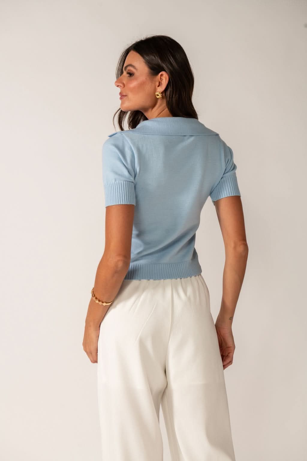 Blusa Polo em Tricot com Decote V Azul
