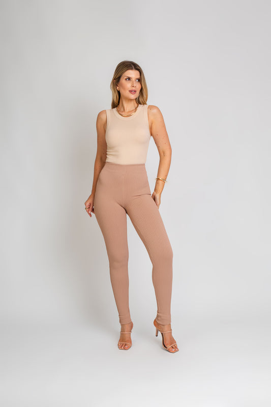 Regata Canelada com Decote Redondo Bege