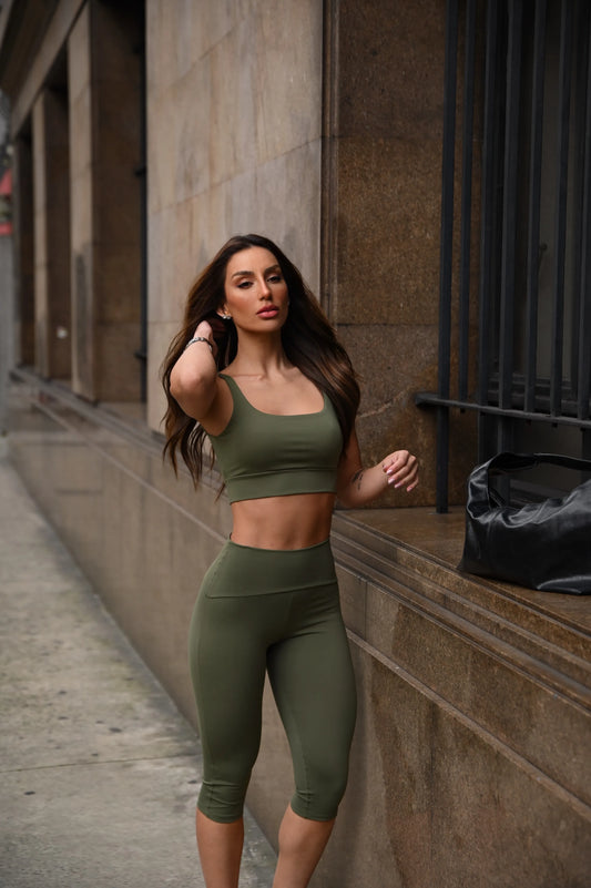 Calça Capri Sculpt – Militar