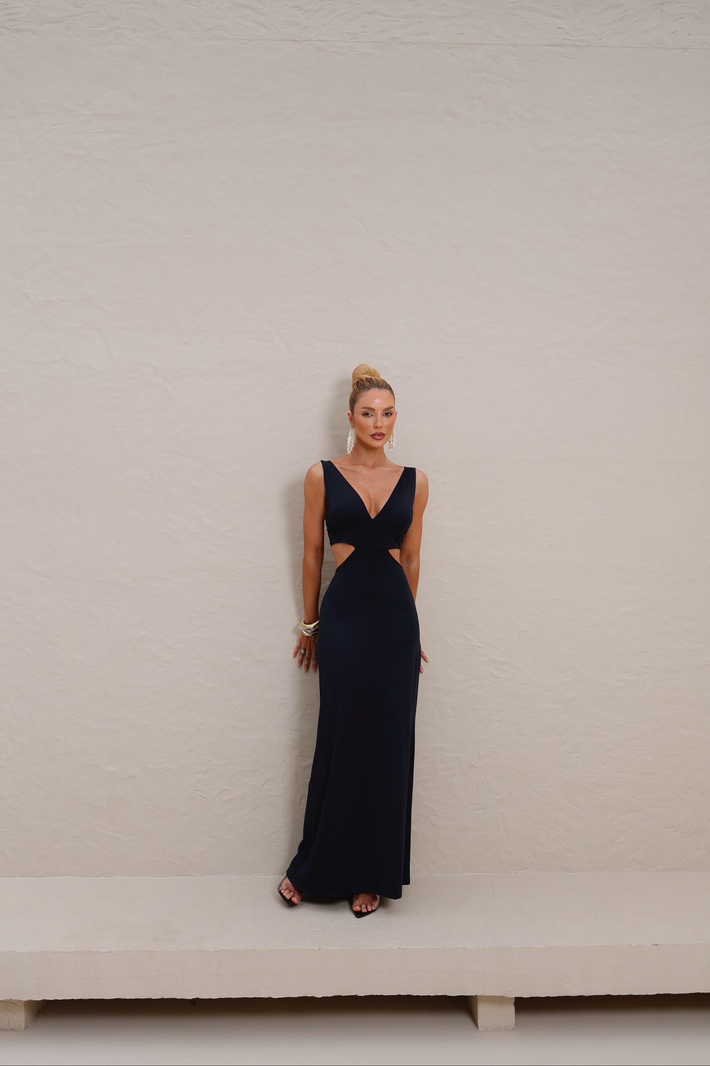 Vestido Longo em Poliamida com Recorte na Cintura Preto