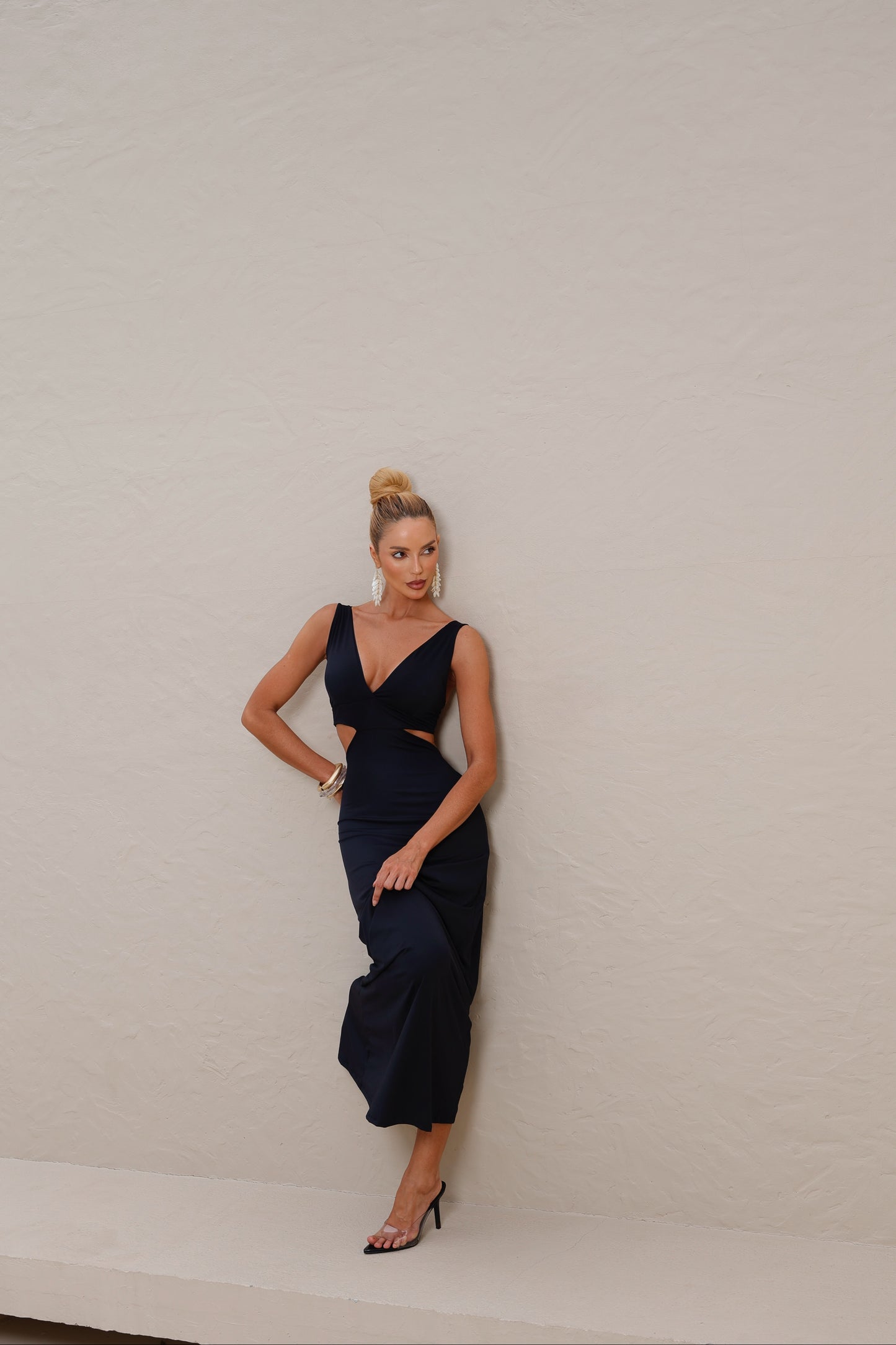 Vestido Longo em Poliamida com Recorte na Cintura Preto