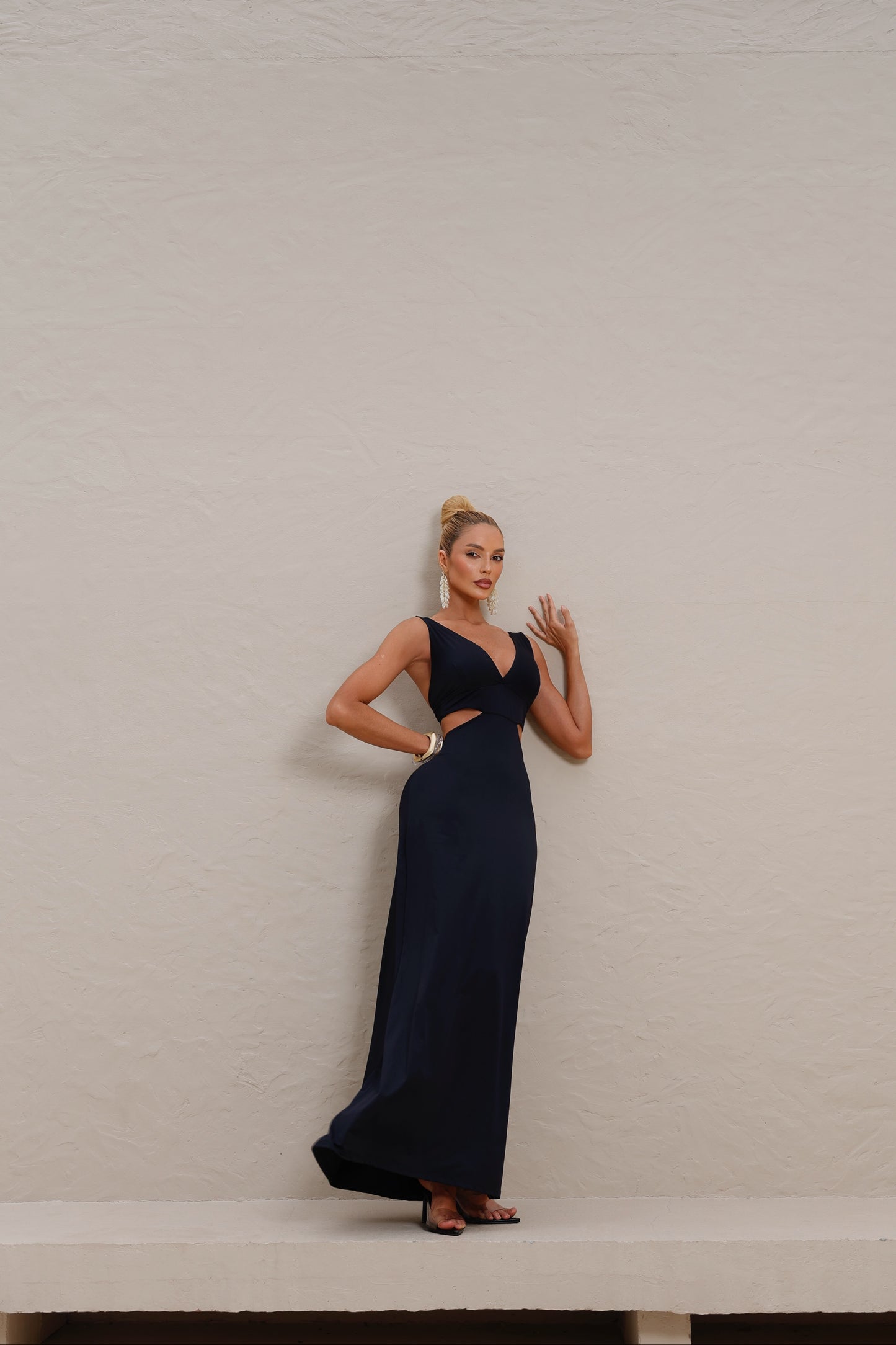 Vestido Longo em Poliamida com Recorte na Cintura Preto