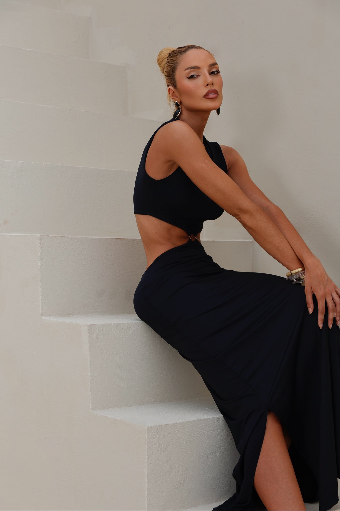 Vestido Longo em Poliamida com Detalhe em Metal Preto