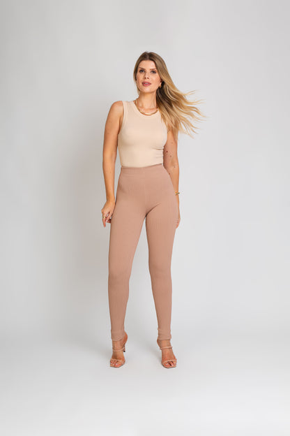 Regata Canelada com Decote Redondo Bege