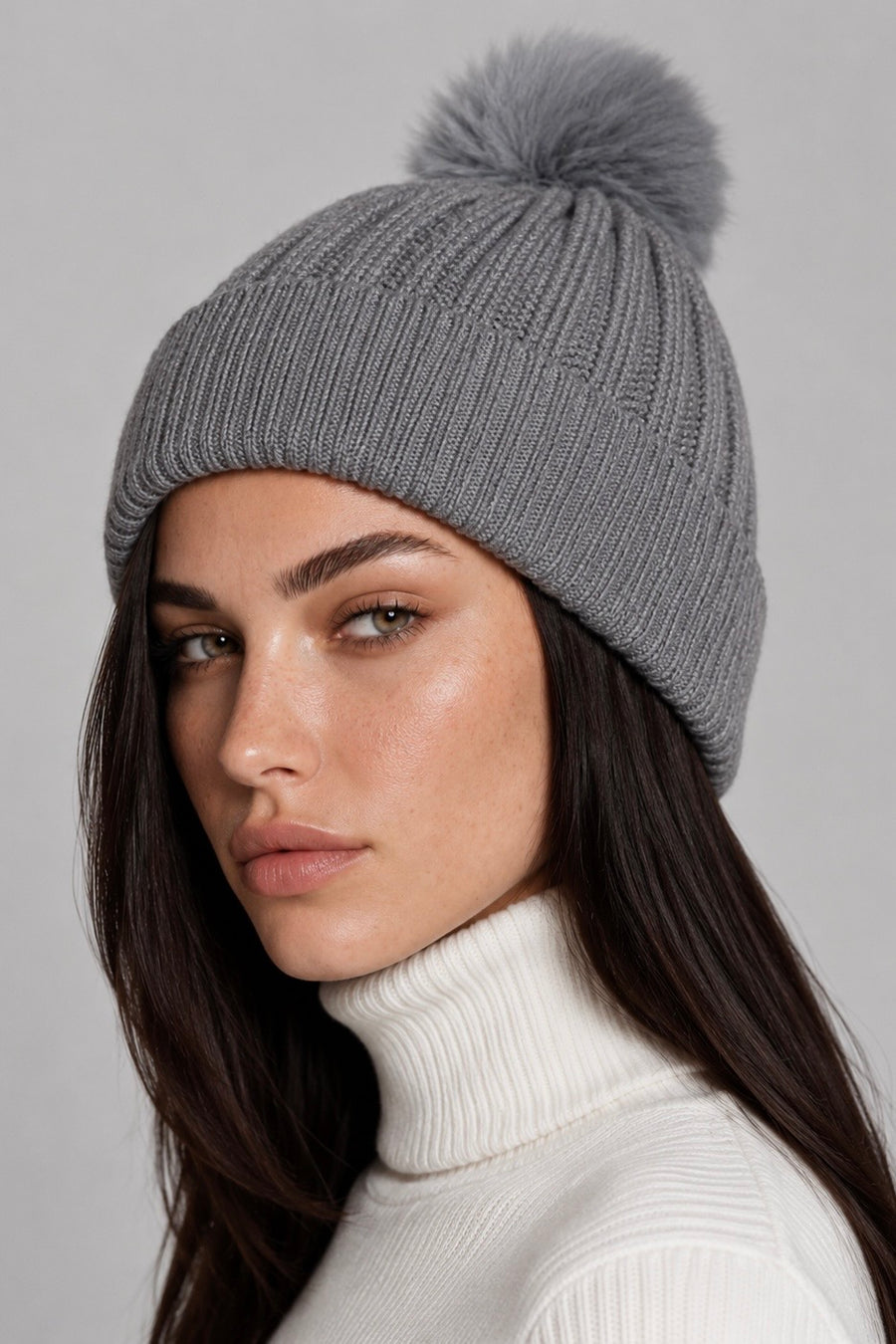 Touca de tricot com pompom - Cinza