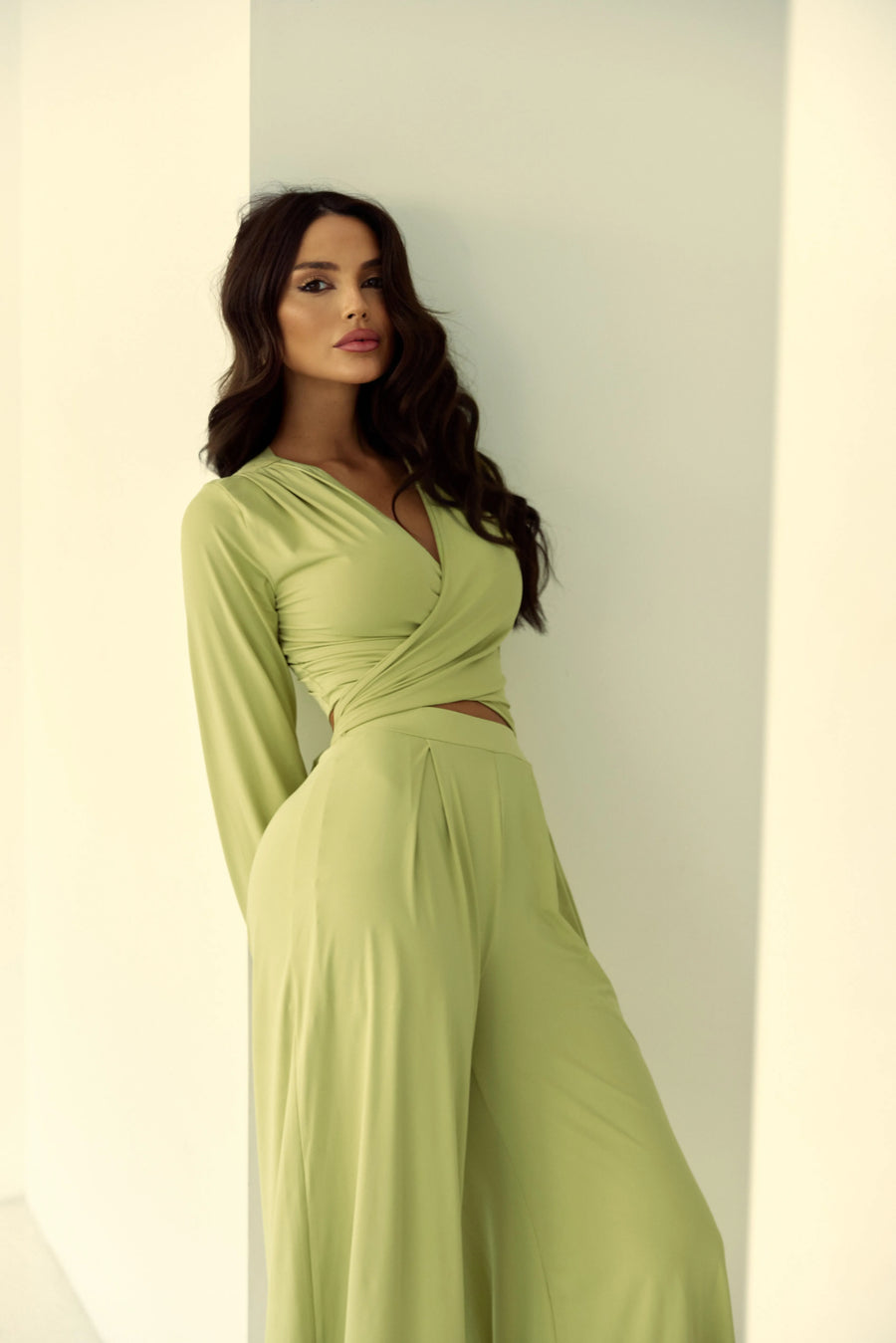 Conjunto Poliamida Cropped Nó Manga Longa e Calça Pantalona Verde