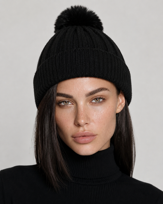 Touca de tricot com pompom - Preto