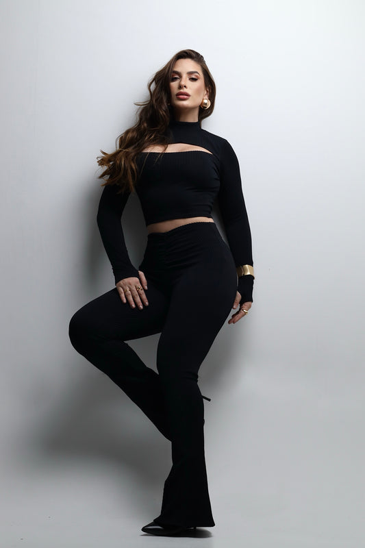 Conjunto Poliamida com Alta Compressão – Calça Flare e Cropped