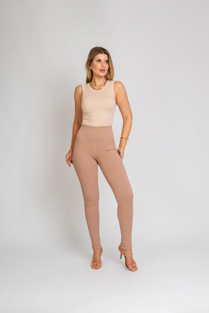 Regata Canelada com Decote Redondo Bege