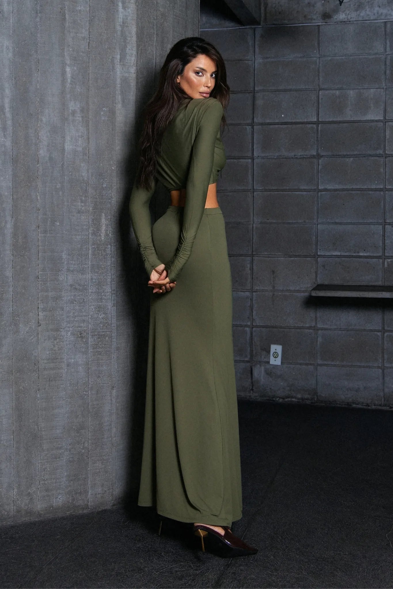 Conjunto Poliamida Cropped Manga Longa e Saia Longa Militar