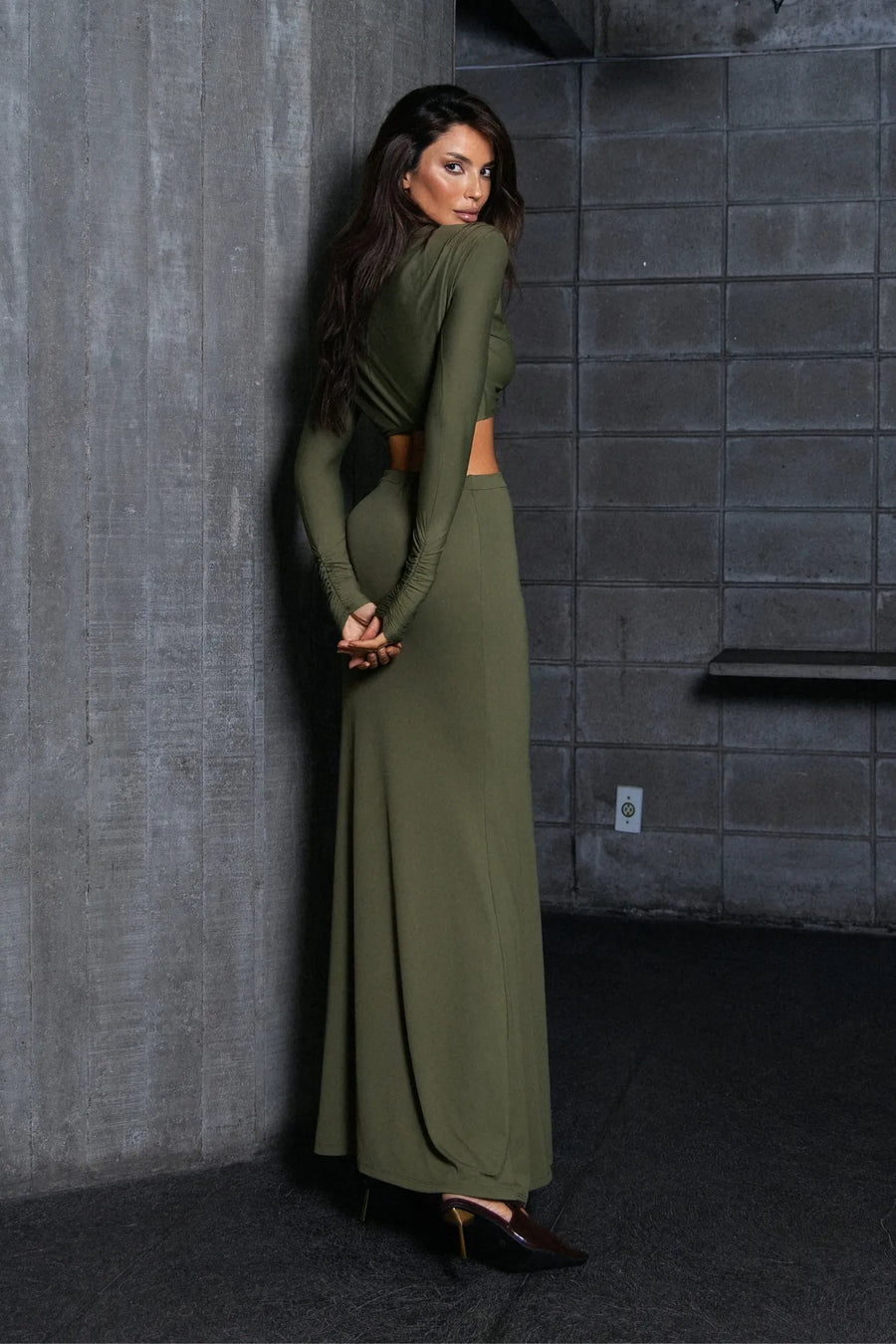 Conjunto Poliamida Cropped Manga Longa e Saia Longa Militar