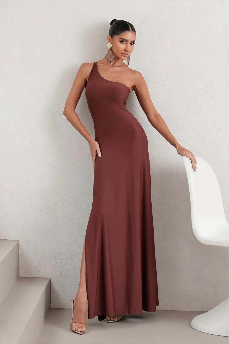 Vestido Longo em Poliamida Um Ombro Só Marrom