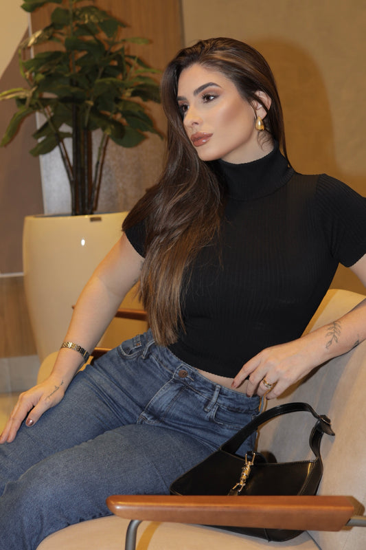 Cropped Gola Alta em Poliamida Preto