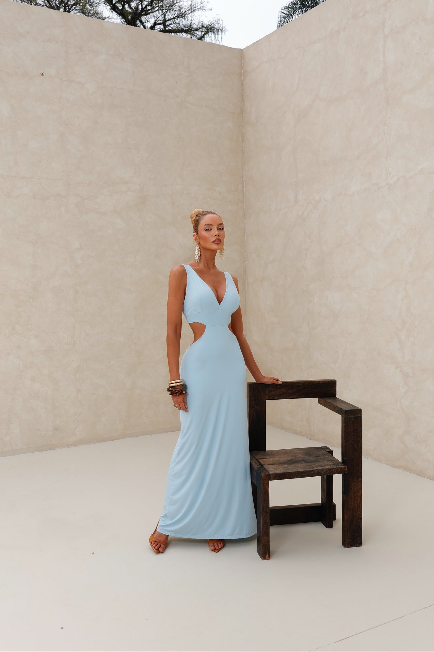 Vestido Longo em Poliamida com Recorte na Cintura Azul
