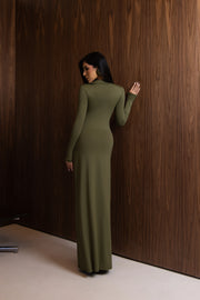 Vestido Longo Militar com Gola e Decote V em Poliamida