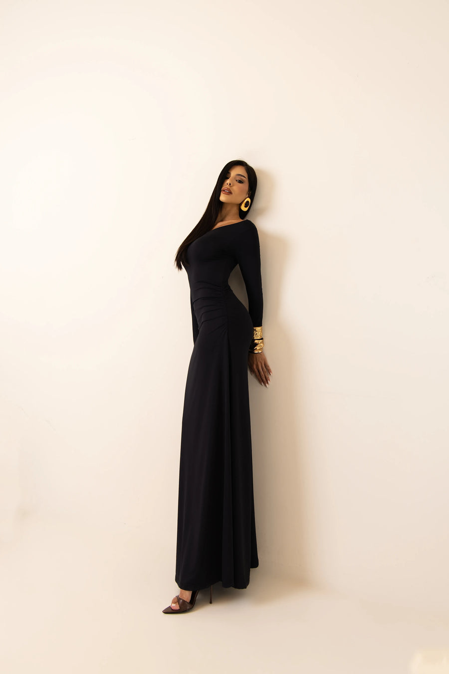 Vestido Longo Preto com Gola Redonda em Poliamida