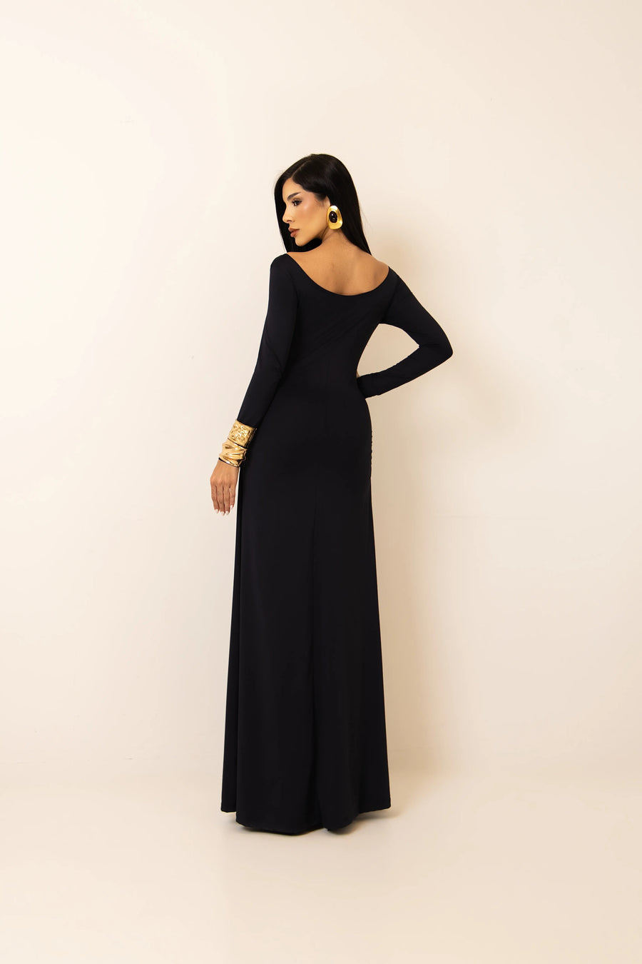 Vestido Longo Preto com Gola Redonda em Poliamida