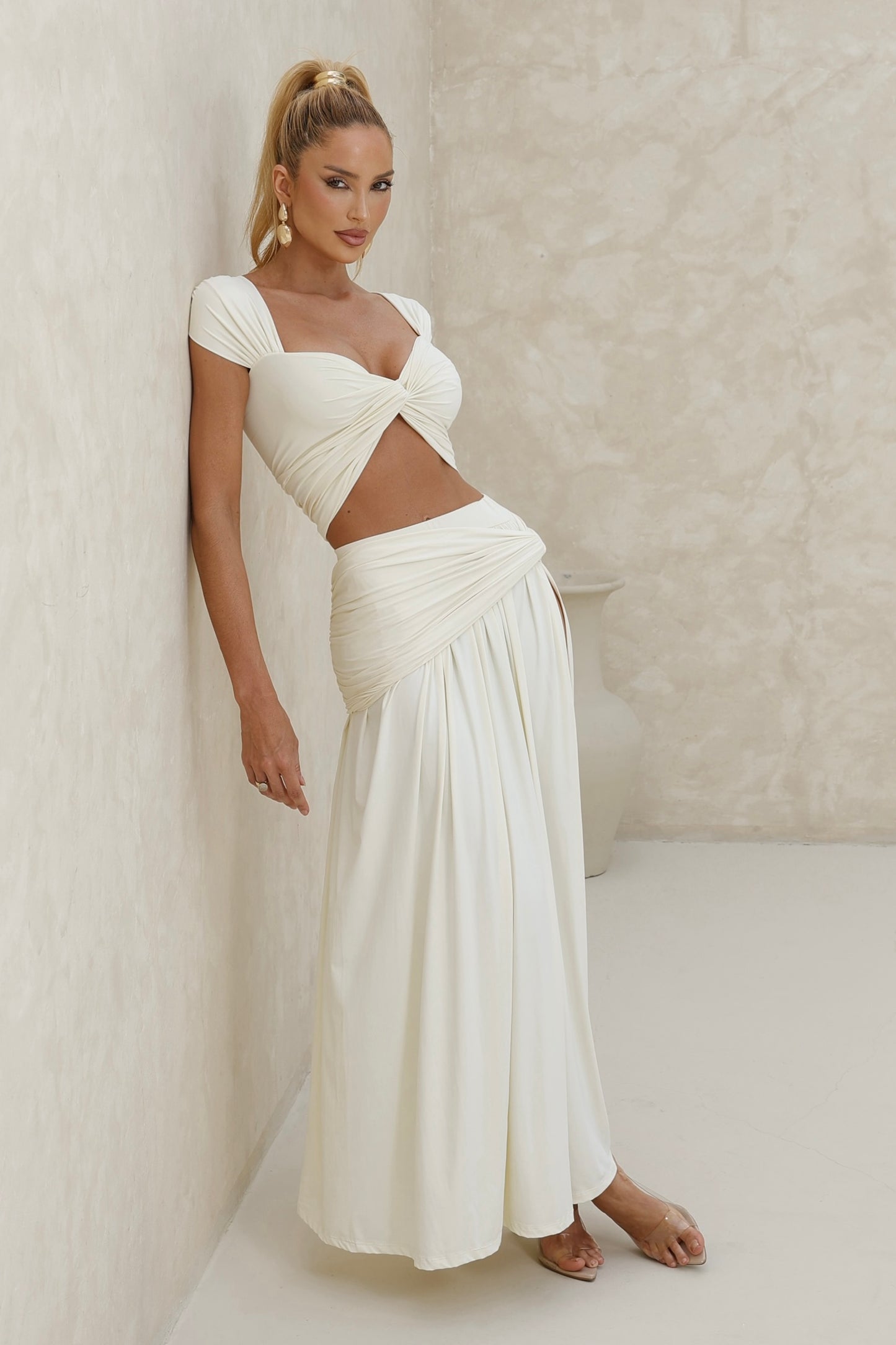 Trijunto de Poliamida com Saia, Cropped e Cinto Off