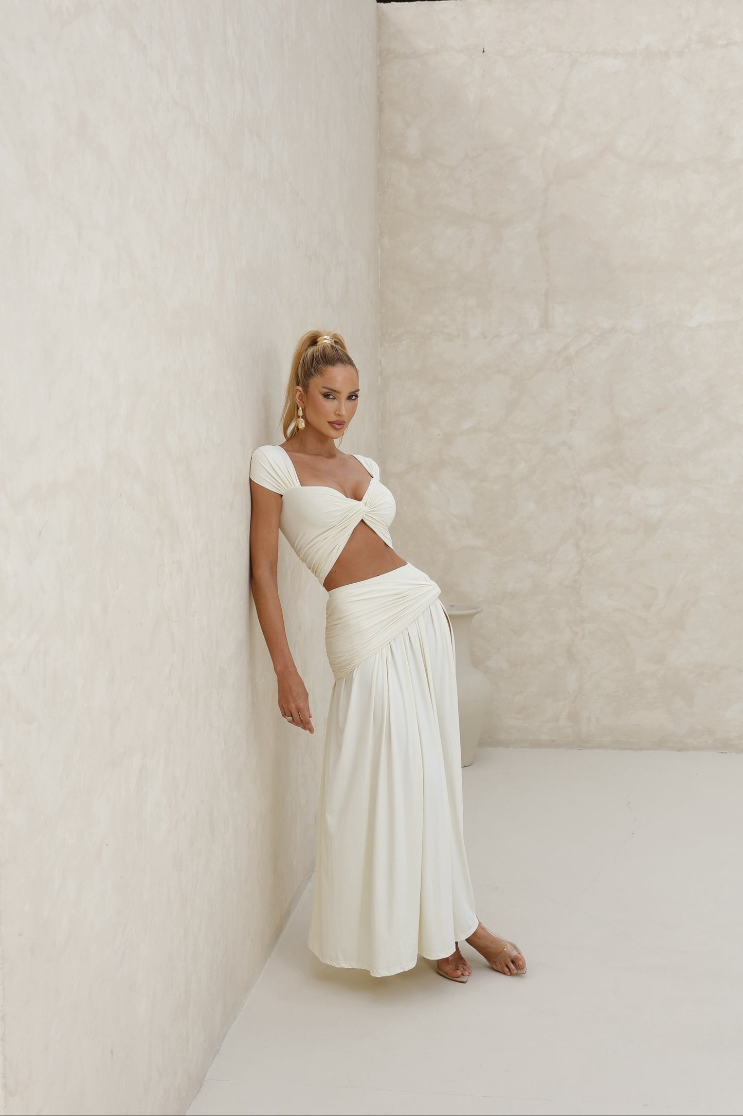 Trijunto de Poliamida com Saia, Cropped e Cinto Off