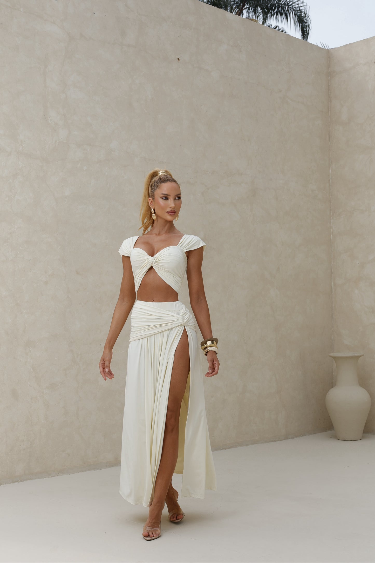 Trijunto de Poliamida com Saia, Cropped e Cinto Off